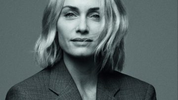 Photograph of Amber Valletta.