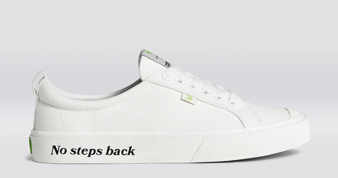 OCA LOW CROOKED OFF-WHITE CANVAS SNEAKER