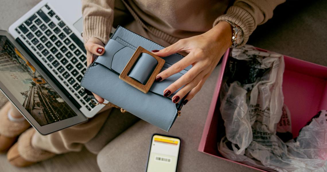 reflecting themes of cross-selling and targeted product offerings in e-commerce.